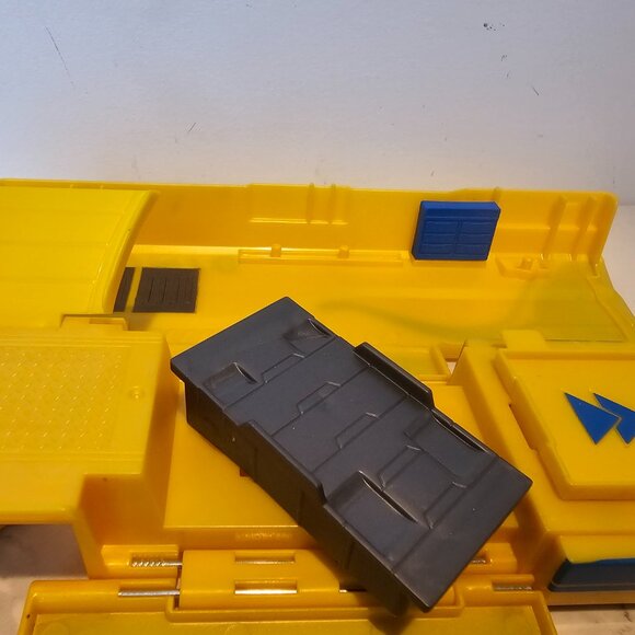 Disney Pixar Cars Hauler Collection Cruz Ramirez's Hauler Truck - Picture 15 of 15